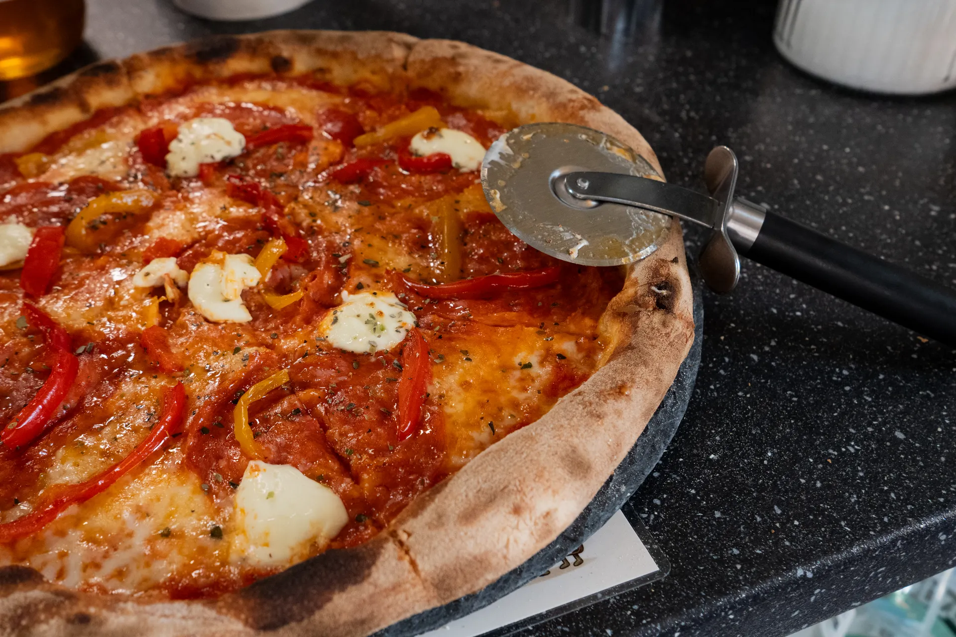 Naoliwieni Pizza & Burgers w Milanówku